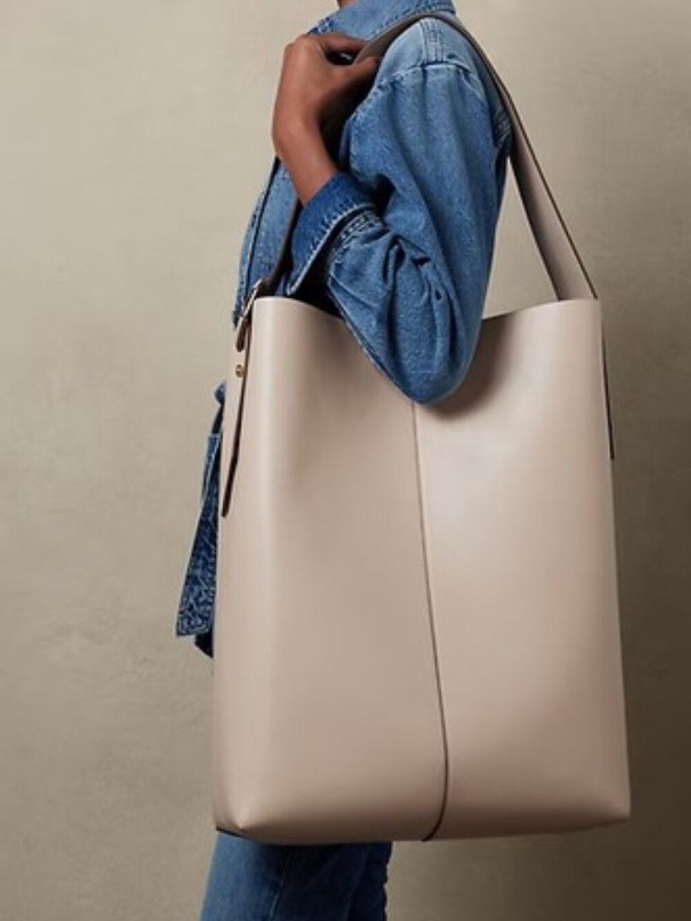 OVERSIZED Oversized Vida Bag by Banana Republic